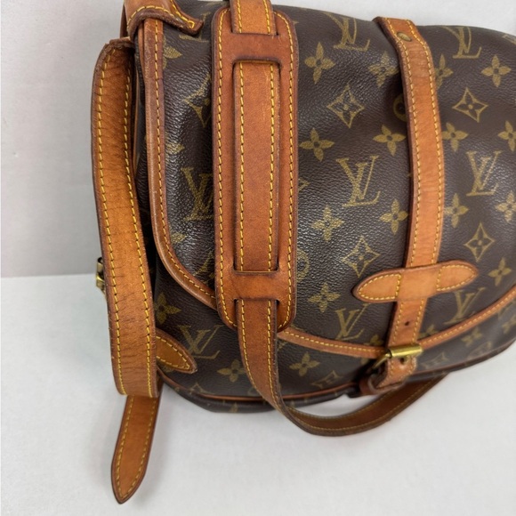 LOUIS VUITTON Monogram Saumur 30 Brown Crossbody shoulder bag. - Picture 2 of 15